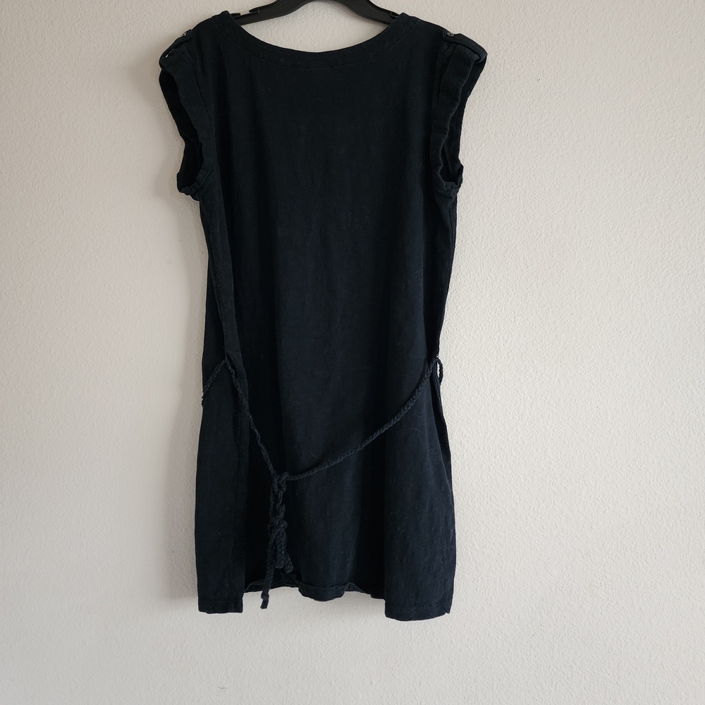 Elegant Black Sleeveless Dress - Picture 2 of 5